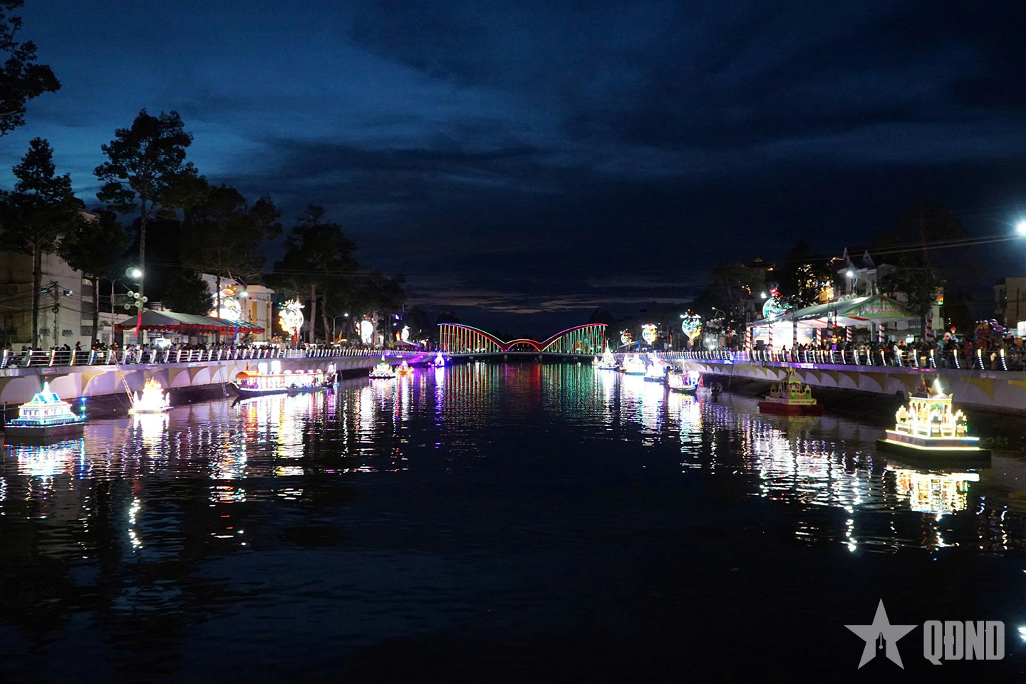 Rực rỡ sắc màu Lễ hội Óoc Om Bóc - Đua ghe Ngo TP Cần Thơ năm 2025